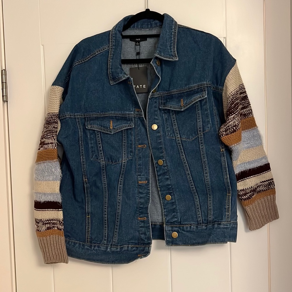 Fate. NWT. Jean jacket with knit arms. size Large
